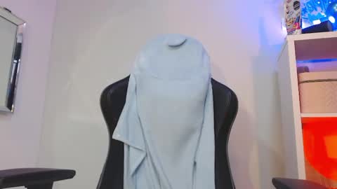 Snapshot of thin33 chatting on 14, 12, 2024 sara online show from 14, 12, 2024