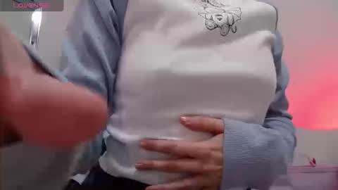 Snapshot of thin33 chatting on 16, 9, 2025 sara online show from 16, 9, 2025