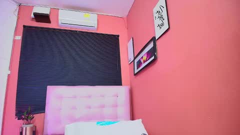 Snapshot of thin_eva chatting on 8, 2, 2025 Eva online show from 8, 2, 2025