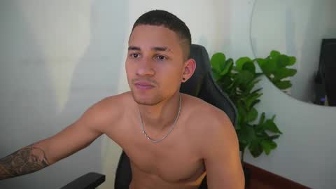 Snapshot of thin_tommy11 chatting on 20, 12, 2025 thin_tommy11 online show from 20, 12, 2025