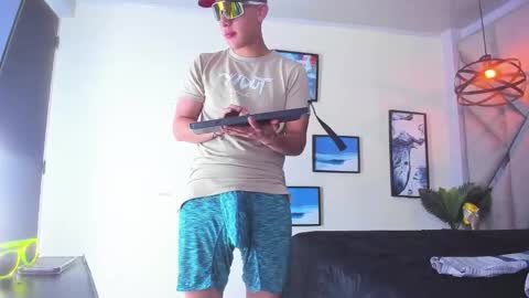 Snapshot of thomas_may4rs chatting on 19, 2, 2025 ---Thomas--- online show from 19, 2, 2025