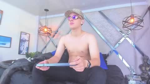 Snapshot of thomas_may4rs chatting on 25, 2, 2025 ---Thomas--- online show from 25, 2, 2025