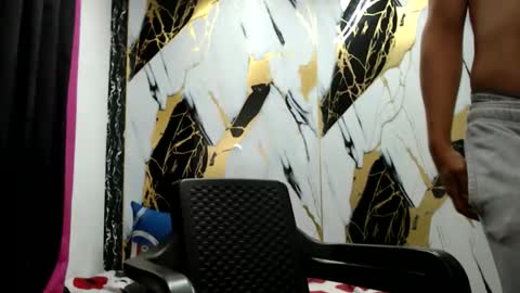Snapshot of thomas_neuman chatting on 6, 6, 2026 Thomas online show from 6, 6, 2026