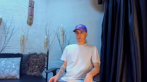 ThomasJones   online show from 19, 2, 2025