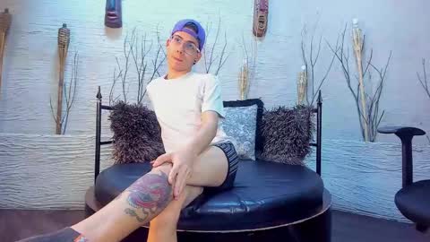 ThomasJones   online show from 19, 2, 2025