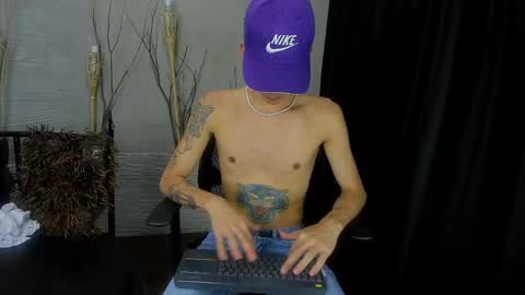 ThomasJones   online show from 21, 2, 2025