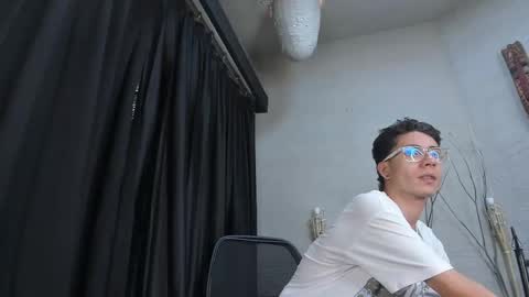 ThomasJones   online show from 27, 2, 2025
