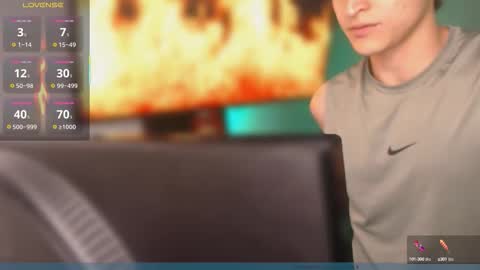 Snapshot of thomklein chatting on 2, 10, 2025 Thom Klein online show from 2, 10, 2025