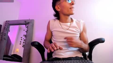 Snapshot of thommy_stark chatting on 5, 3, 2025 Thommy Stark online show from 5, 3, 2025