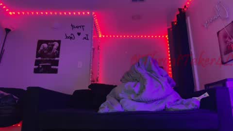 Snapshot of throattaker4l_ chatting on 16, 6, 2026 ThroatTaker4l online show from 16, 6, 2026