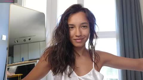 Snapshot of tia_j chatting on 26, 5, 2026 tia_j online show from 26, 5, 2026