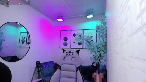 Tiara  online show from 14, 4, 2026