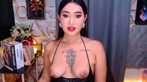 tiarrafoxs online show from 25, 5, 2026