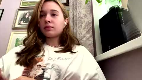 Snapshot of tierraclement chatting on 17, 6, 2026 Nika online show from 17, 6, 2026