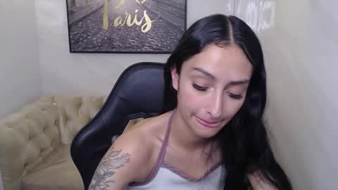 Snapshot of tifany_v chatting on 12, 10, 2025 Hi Stream 800 to 1400 online show from 12, 10, 2025