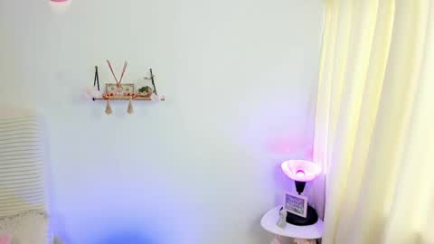 tiffaSTREAMING SCHEDULE 500 am- 1000 GMT-5Colombia hour online show from 20, 4, 2026