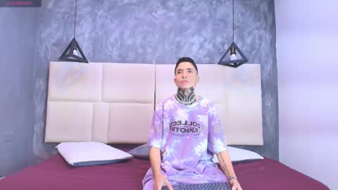 Snapshot of tinny_and_candy chatting on 17, 10, 2025 TINNY AND CANDY online show from 17, 10, 2025