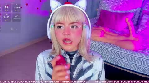 Snapshot of tiny__emmy chatting on 17, 2, 2025 Emmy blue berry1 online show from 17, 2, 2025