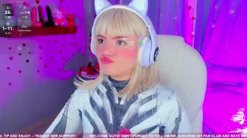 Snapshot of tiny__emmy chatting on 17, 2, 2025 Emmy blue berry1 online show from 17, 2, 2025