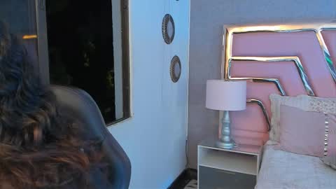 Thomm  Independent Model online show from 4, 2, 2026