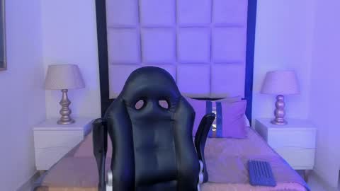 Snapshot of tiny_thomm chatting on 27, 5, 2026 Thomm Independent Model online show from 27, 5, 2026