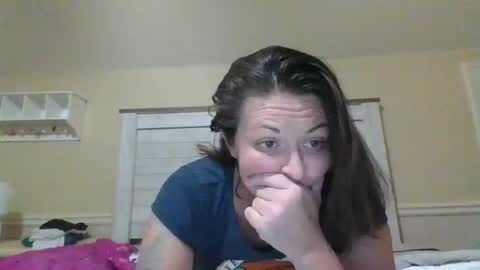 tinyassbossymilf online show from 18, 1, 2026