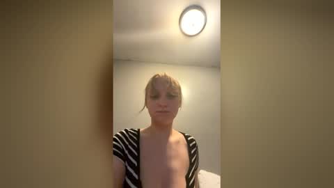 Snapshot of tinyblondebarbie chatting on 30, 5, 2026 tinyblondebarbie online show from 30, 5, 2026