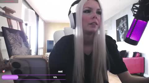 stage Kylie Sinner  brand CLITBAIT online show from 21, 3, 2026