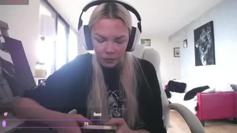 stage Kylie Sinner  brand CLITBAIT online show from 31, 5, 2026