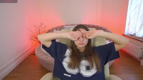 tinynataliee online show from 11, 4, 2026