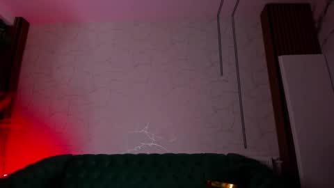 Snapshot of tinyvixen_ chatting on 8, 10, 2025 TinyVixen online show from 8, 10, 2025