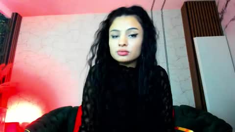 Snapshot of tinyvixen_ chatting on 13, 10, 2025 TinyVixen online show from 13, 10, 2025