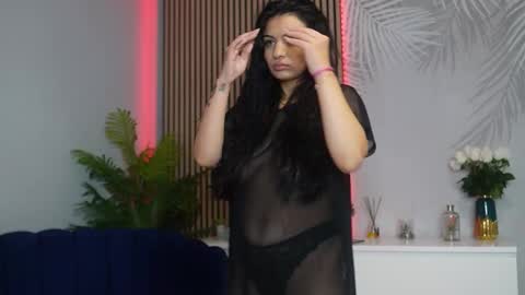 Snapshot of tinyvixen_ chatting on 19, 10, 2025 TinyVixen online show from 19, 10, 2025