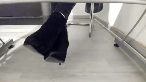 Snapshot of tired33 chatting on 5, 10, 2025 Anna online show from 5, 10, 2025