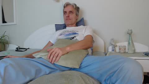 Daniel Bisexual uncut 20cm online show from 4, 1, 2025