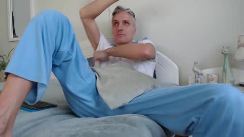 Daniel Bisexual uncut 20cm online show from 12, 1, 2025