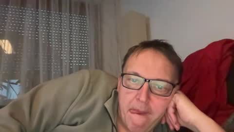 Snapshot of tom6644 chatting on 8, 3, 2025 Tom online show from 8, 3, 2025