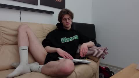 Snapshot of tom_chance chatting on 18, 12, 2024 tom online show from 18, 12, 2024