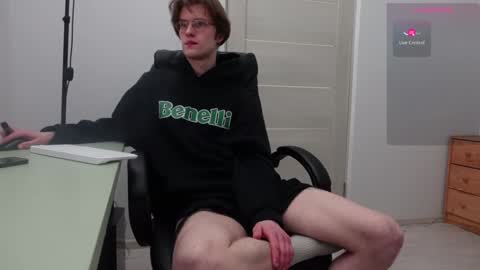 Snapshot of tom_chance chatting on 27, 1, 2025 tom online show from 27, 1, 2025