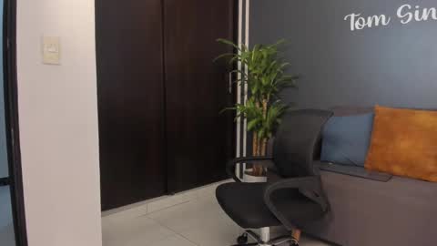 Tom Sin online show from 5, 2, 2025