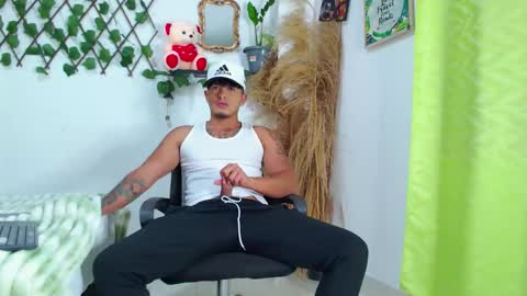 Snapshot of tommy_hotguy chatting on 2, 10, 2025 tommy online show from 2, 10, 2025