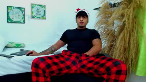 Snapshot of tommy_hotguy chatting on 14, 12, 2025 tommy online show from 14, 12, 2025