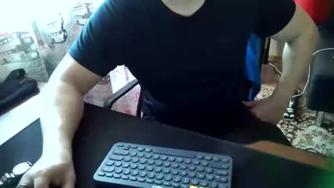 Tommi Li online show from 1, 2, 2025