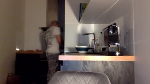 Snapshot of tommyx01 chatting on 22, 12, 2024 Thomas Fit online show from 22, 12, 2024