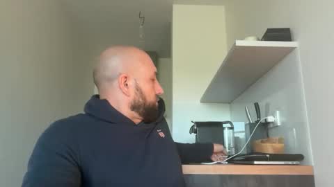 Snapshot of tommyx01 chatting on 17, 9, 2025 Thomas Fit online show from 17, 9, 2025