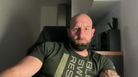 Snapshot of tommyx01 chatting on 4, 10, 2025 Thomas Fit online show from 4, 10, 2025