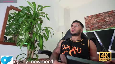 Snapshot of tony_newmen chatting on 19, 12, 2024 tony online show from 19, 12, 2024