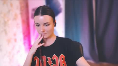 Elizabeth online show from 12, 3, 2025