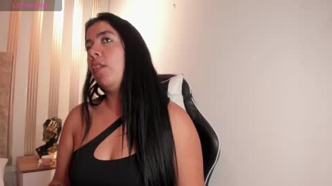 Snapshot of torres_karla chatting on 10, 1, 2025 karla online show from 10, 1, 2025