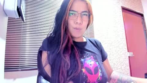 Snapshot of torres_karla chatting on 5, 11, 2025 karla online show from 5, 11, 2025